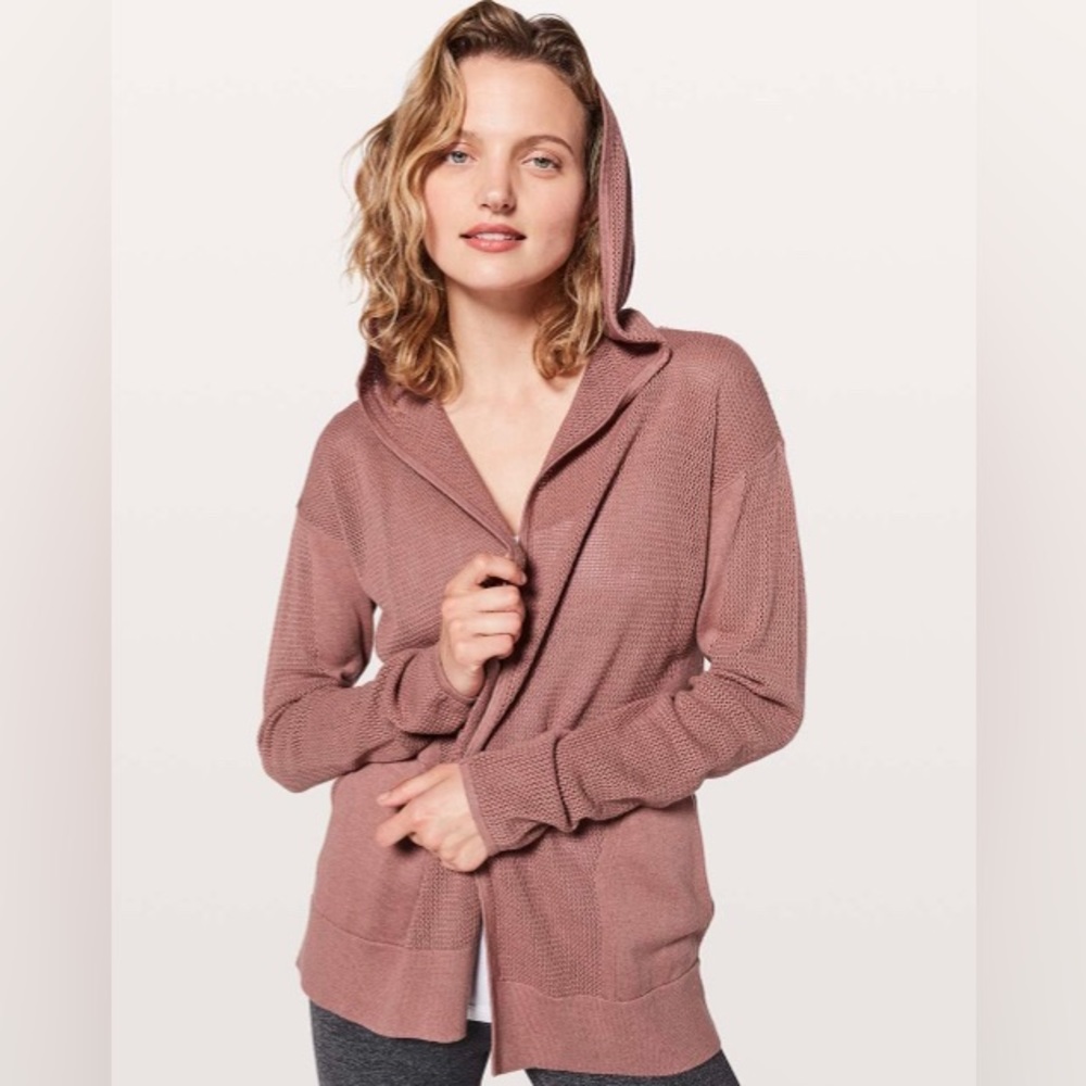 Lululemon Still Movement Wrap
Heathered Quicksand
